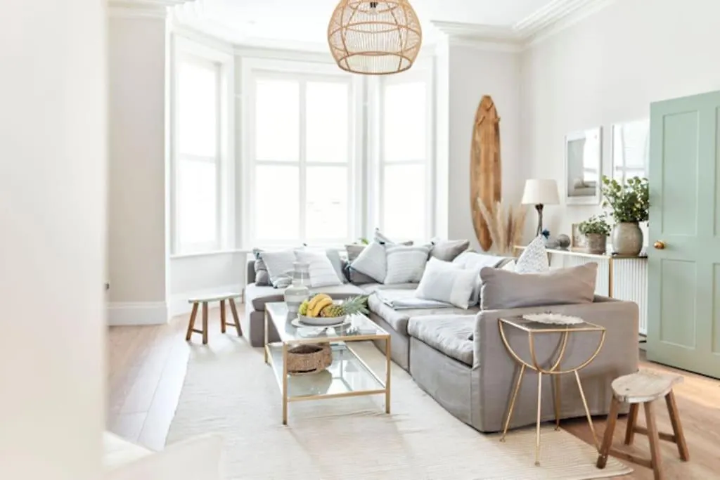 The Beach House Sleeps 20 & 4 Mins To The Beach Bournemouth 0*,