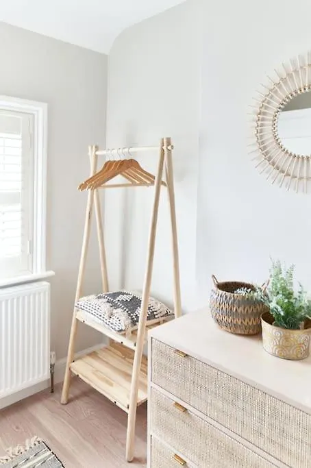 The Beach House Sleeps 20 & 4 Mins To The Beach Bournemouth